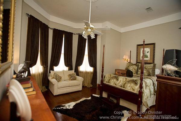 1896 O'Malley House New Orleans Room photo
